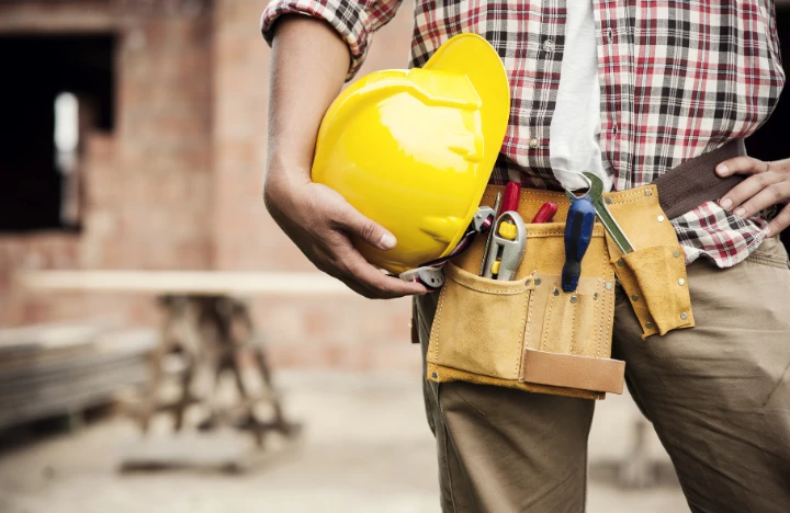 Man holding constructions hat